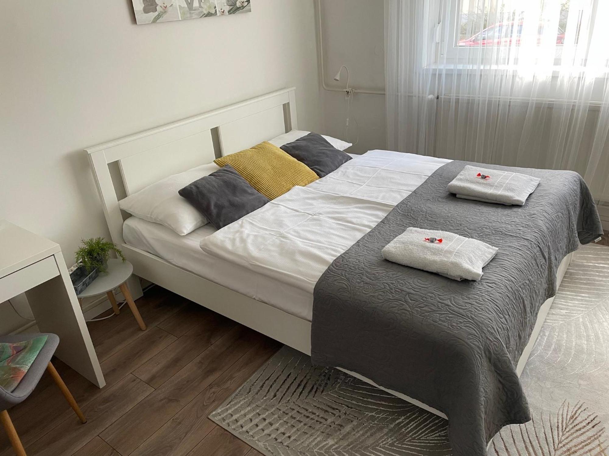 Magnolia Apartman Gyor Bagian luar foto